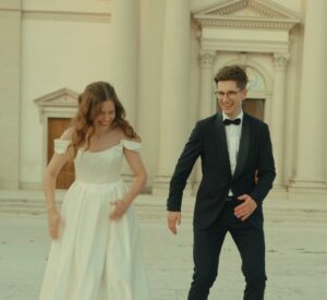 <span style="color: #ffcc99;">Jasmina e Damjan</span>